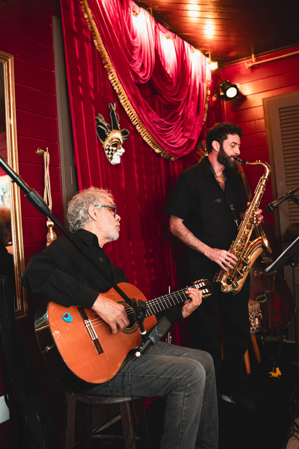 Live guitar and saxophone at Cabaret Le Luxe