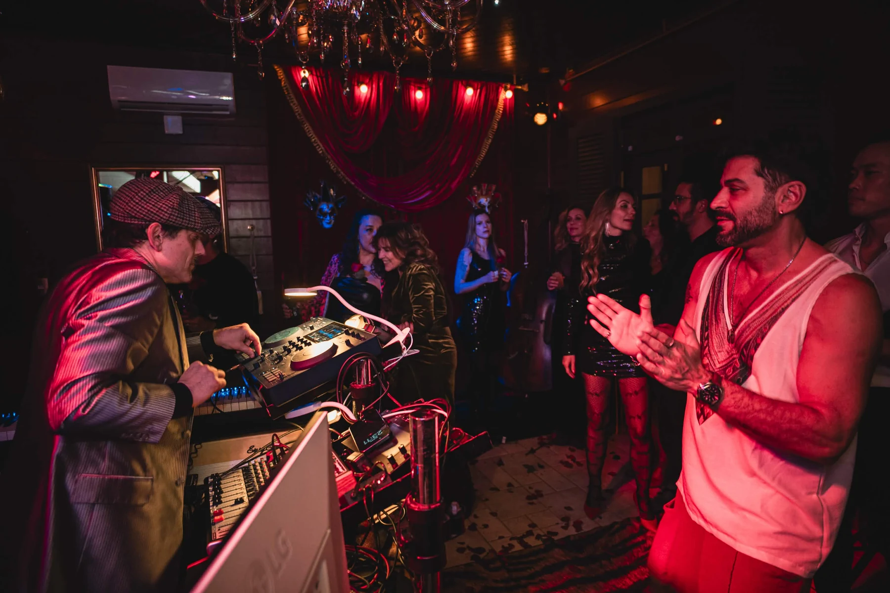 Dance floor and guests during an experience at Cabaret Le Luxe