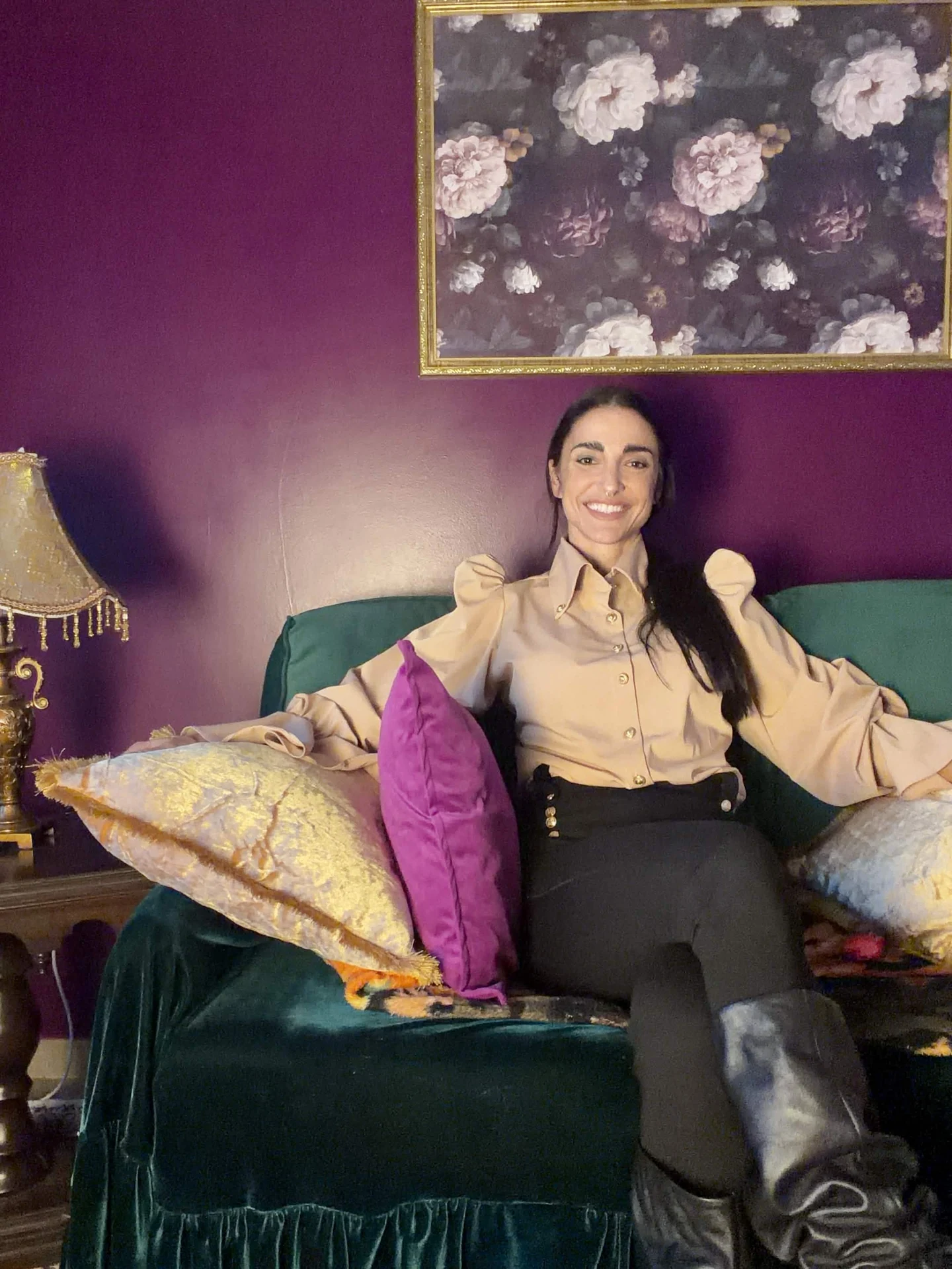 Aline in an ÂMELUXE interior with velvet, wine tones, gold and floral art